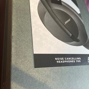 Bose noise cancelling headphones 700